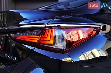 Седан Lexus ES 2019 в Львове