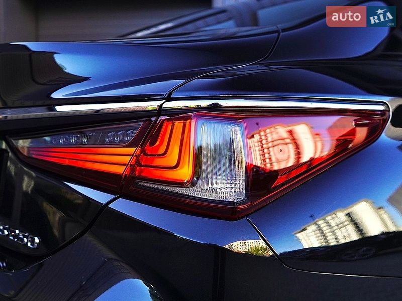 Седан Lexus ES 2019 в Львове