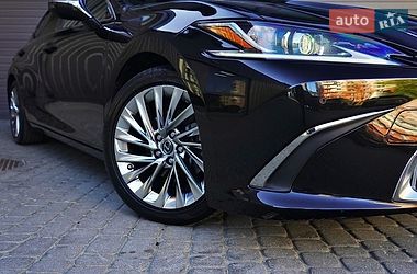 Седан Lexus ES 2019 в Львове