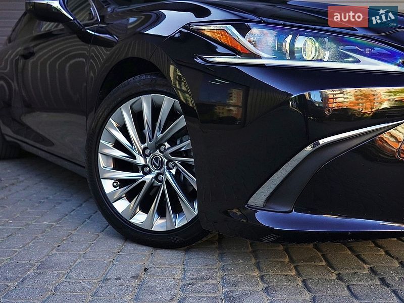 Седан Lexus ES 2019 в Львове