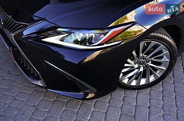 Седан Lexus ES 2019 в Львове