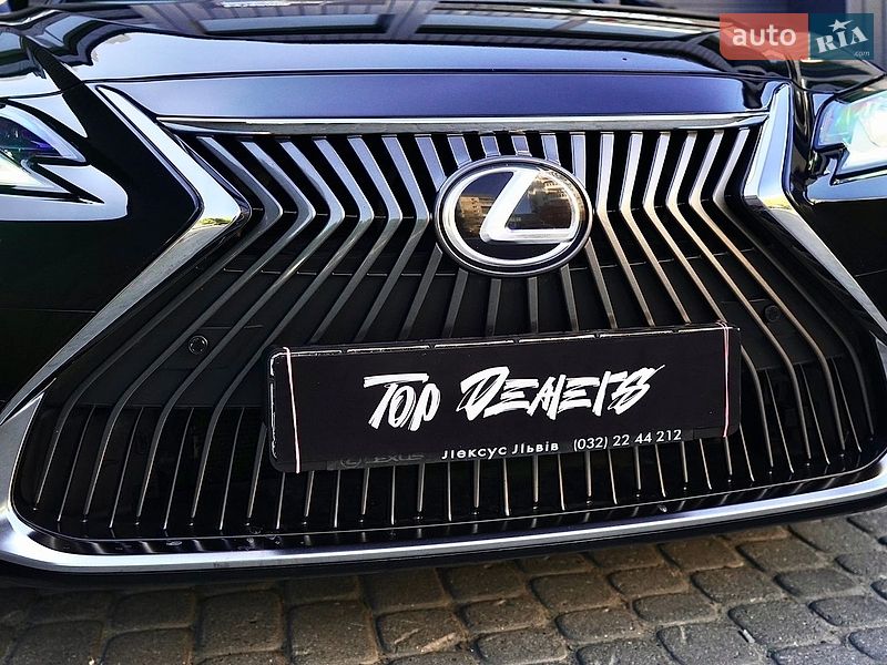 Седан Lexus ES 2019 в Львове