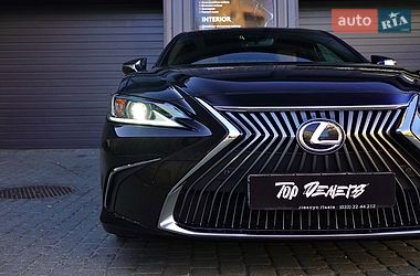 Седан Lexus ES 2019 в Львове