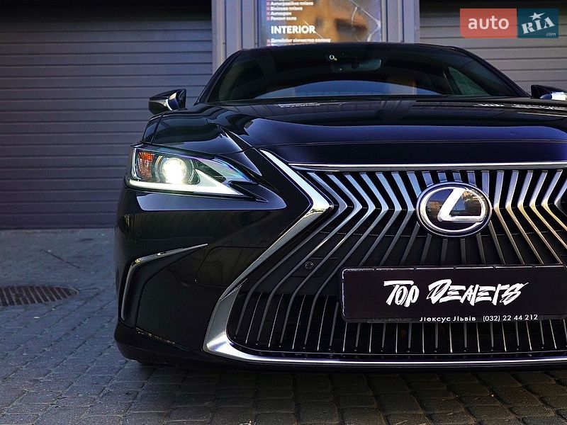 Седан Lexus ES 2019 в Львове