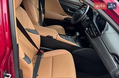 Седан Lexus ES 2022 в Киеве
