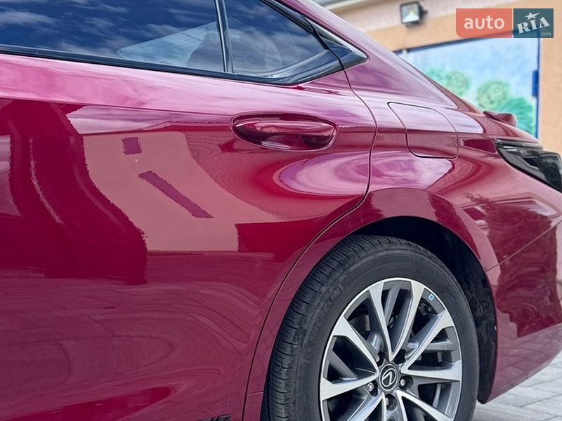 Седан Lexus ES 2022 в Киеве