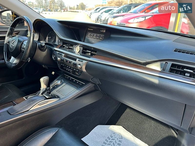 Седан Lexus ES 2015 в Житомирі