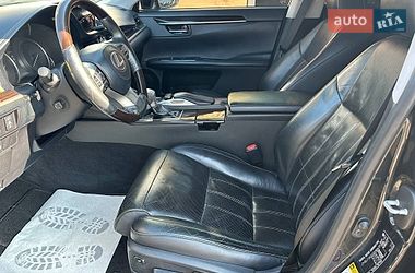Седан Lexus ES 2015 в Житомирі