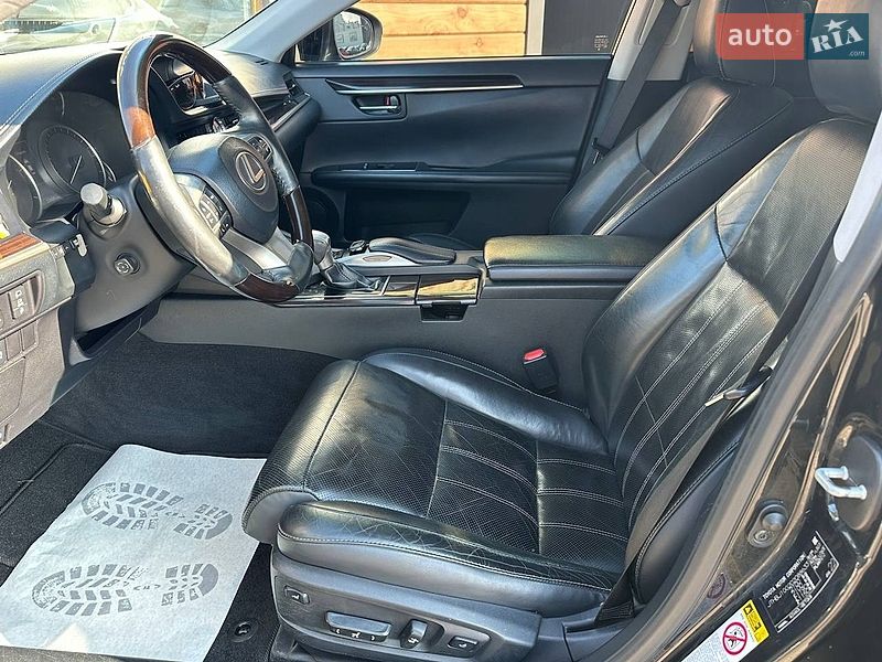 Седан Lexus ES 2015 в Житомирі