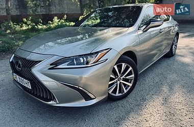 Седан Lexus ES 2018 в Дніпрі