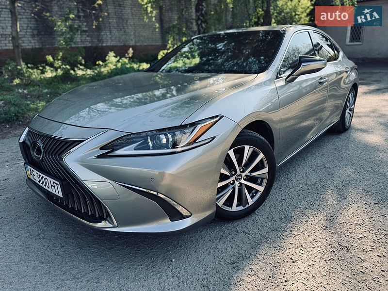 Седан Lexus ES 2018 в Дніпрі