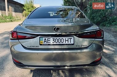 Седан Lexus ES 2018 в Дніпрі