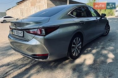 Седан Lexus ES 2018 в Дніпрі