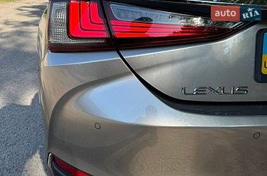 Седан Lexus ES 2018 в Дніпрі