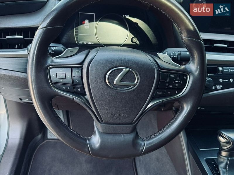 Седан Lexus ES 2018 в Дніпрі