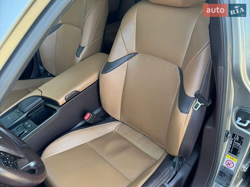 Седан Lexus ES 2018 в Дніпрі