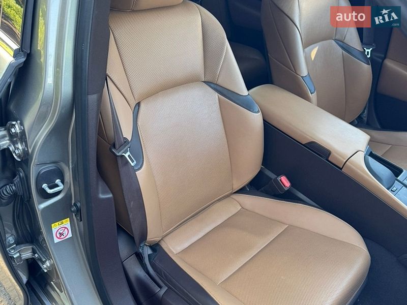 Седан Lexus ES 2018 в Дніпрі