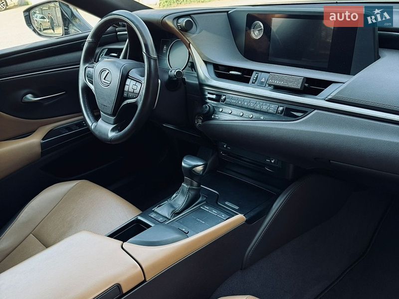 Седан Lexus ES 2018 в Дніпрі