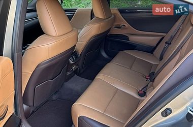 Седан Lexus ES 2018 в Дніпрі
