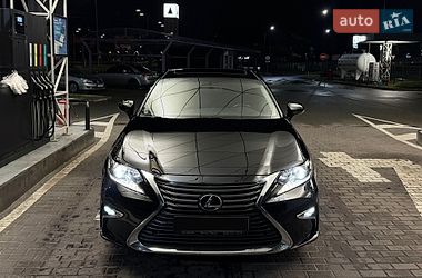 Седан Lexus ES 2015 в Киеве