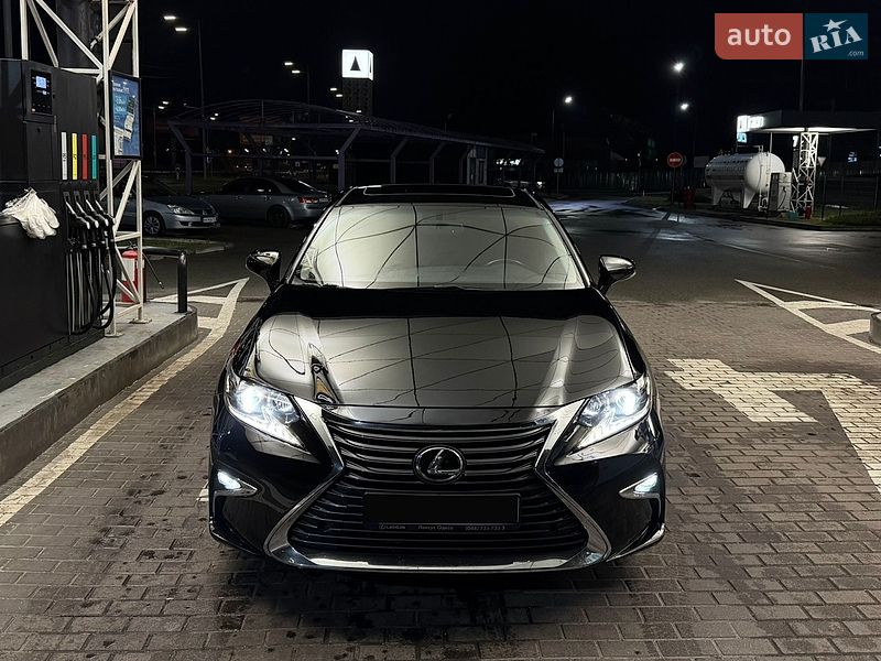 Седан Lexus ES 2015 в Киеве
