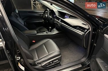 Седан Lexus ES 2015 в Киеве