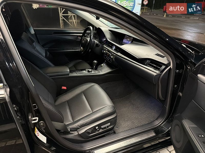 Седан Lexus ES 2015 в Киеве