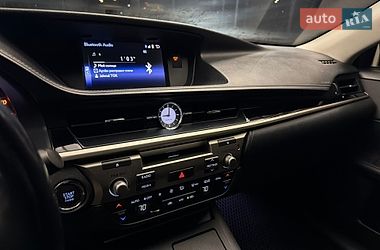 Седан Lexus ES 2015 в Киеве