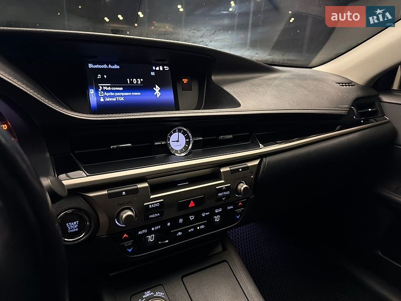 Седан Lexus ES 2015 в Киеве