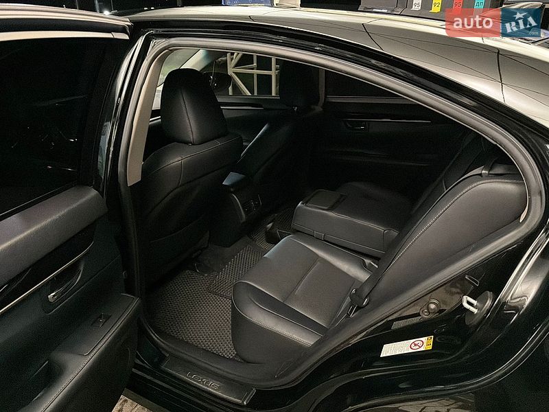 Седан Lexus ES 2015 в Киеве