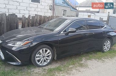 Седан Lexus ES 2019 в Киеве