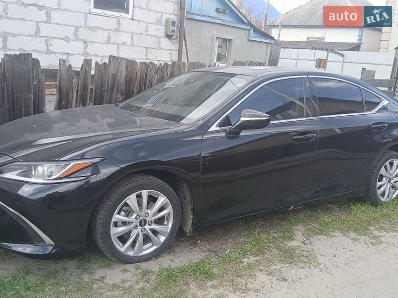 Седан Lexus ES 2019 в Киеве