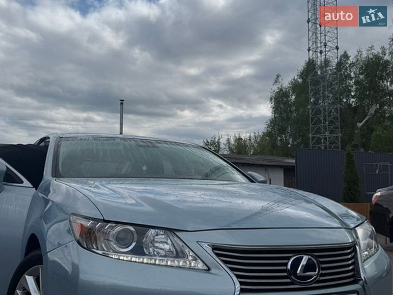 Седан Lexus ES 2012 в Коростене