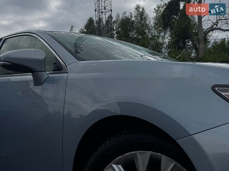 Седан Lexus ES 2012 в Коростене