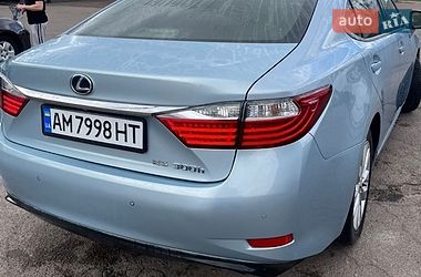Седан Lexus ES 2012 в Коростене