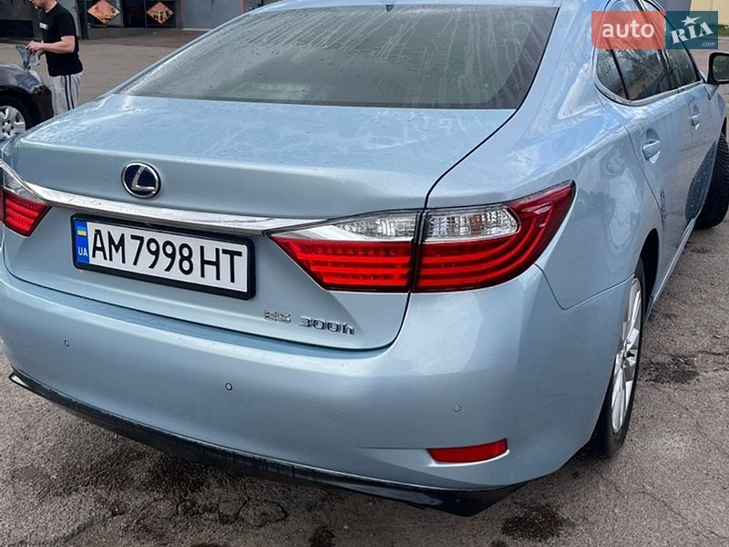 Седан Lexus ES 2012 в Коростене