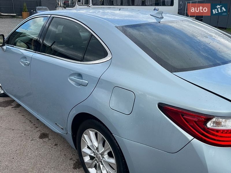 Седан Lexus ES 2012 в Коростене