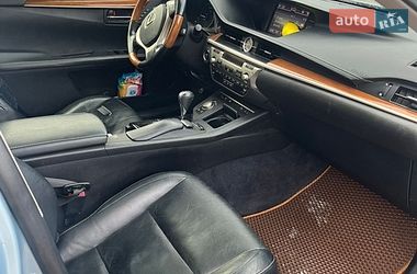 Седан Lexus ES 2012 в Коростене