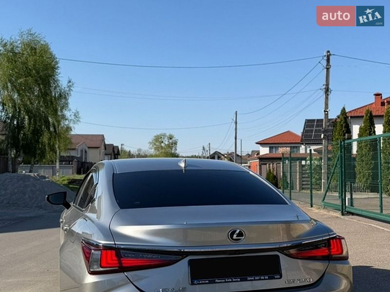 Седан Lexus ES 2020 в Киеве
