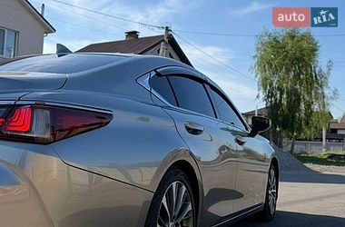 Седан Lexus ES 2020 в Киеве