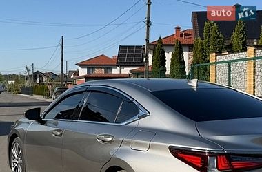 Седан Lexus ES 2020 в Киеве