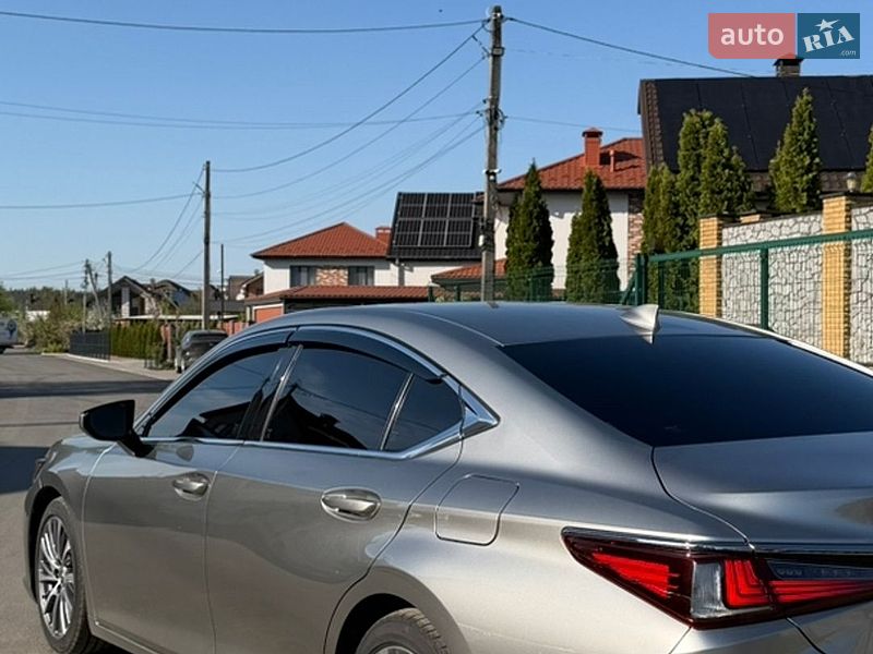 Седан Lexus ES 2020 в Киеве