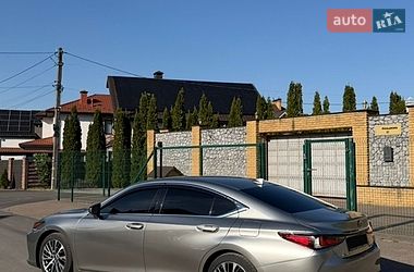 Седан Lexus ES 2020 в Киеве