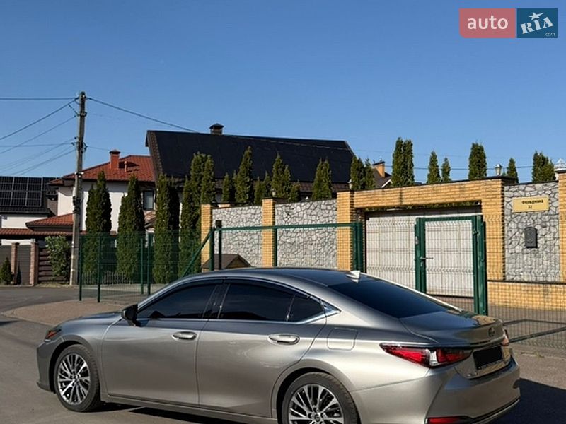 Седан Lexus ES 2020 в Киеве