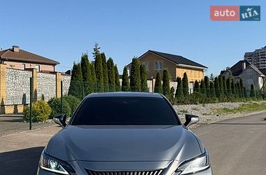 Седан Lexus ES 2020 в Киеве