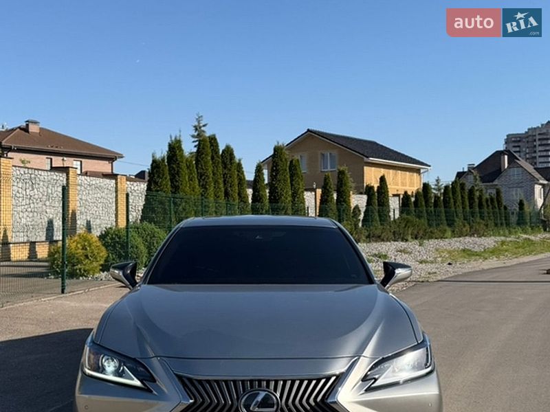 Седан Lexus ES 2020 в Киеве