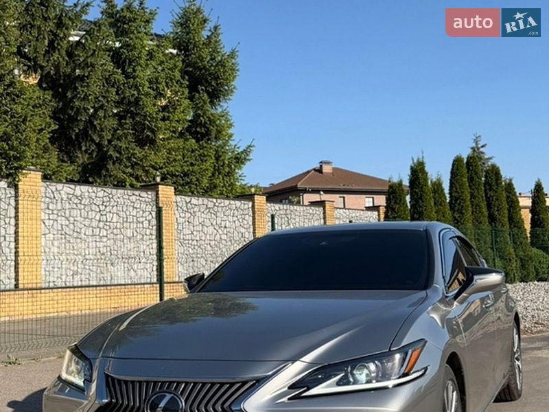 Lexus ES 2020