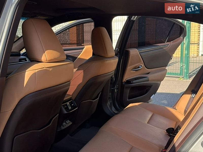 Седан Lexus ES 2020 в Киеве