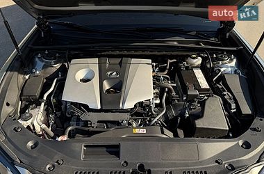 Седан Lexus ES 2020 в Киеве