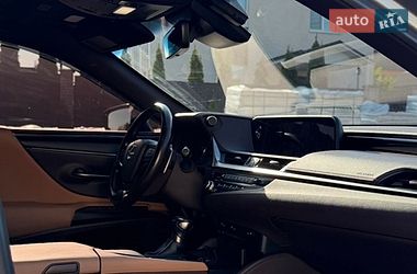 Седан Lexus ES 2020 в Киеве